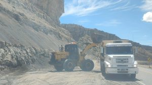 El Calafate: Equipos de Vialidad Provincial realizan trabajo en la Ruta Nacional N° 40