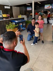 Vidal continuó hoy su recorrida en Los Antiguos con agenda productiva y de servicios