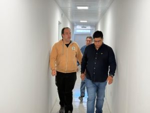 Vidal continuó hoy su recorrida en Los Antiguos con agenda productiva y de servicios