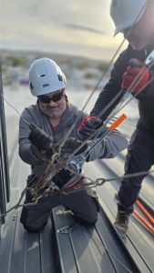 Telecomunicaciones llevó adelante la puesta a punto de la torre y antena del Hospital de Caleta Olivia