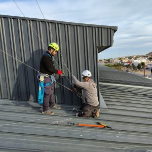 Telecomunicaciones llevó adelante la puesta a punto de la torre y antena del Hospital de Caleta Olivia