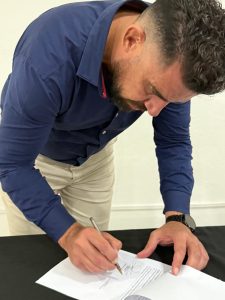 Se firmó un convenio para fortalecer el mantenimiento escolar en Cañadón Seco