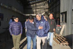 Ya está lista la primera producción de puertas placa realizadas por Santa Cruz Puede