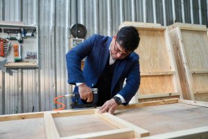 Ya está lista la primera producción de puertas placa realizadas por Santa Cruz Puede