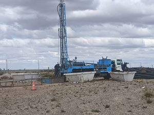 Servicios Públicos continúa fortaleciendo la infraestructura energética y sanitaria en el interior provincial