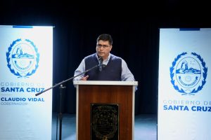 Vidal inauguró el nuevo Auditorio “Edmundo Águila” y anunció inversión superior a los $4.600 millones en obras para Perito Moreno