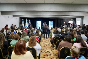 Vidal inauguró el nuevo Auditorio “Edmundo Águila” y anunció inversión superior a los $4.600 millones en obras para Perito Moreno