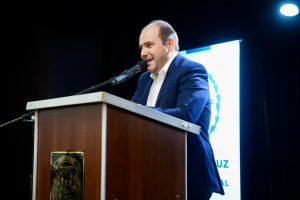 Vidal inauguró el nuevo Auditorio “Edmundo Águila” y anunció inversión superior a los $4.600 millones en obras para Perito Moreno