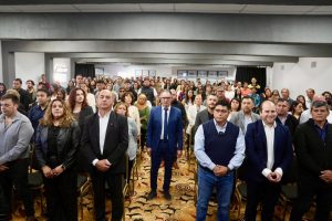 Vidal inauguró el nuevo Auditorio “Edmundo Águila” y anunció inversión superior a los $4.600 millones en obras para Perito Moreno