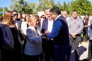 Vidal inauguró el nuevo Auditorio “Edmundo Águila” y anunció inversión superior a los $4.600 millones en obras para Perito Moreno