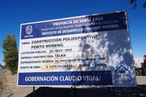 Claudio Vidal encabezó el inicio de obra del polideportivo de Perito Moreno