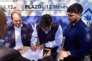 Claudio Vidal encabezó el inicio de obra del polideportivo de Perito Moreno