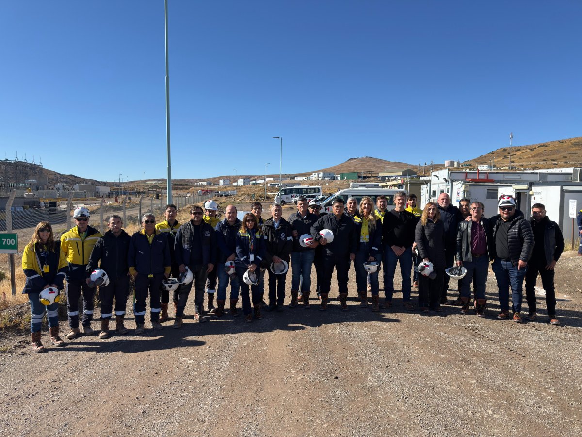 El Gobernador Claudio Vidal ya se encuentra en Cerro Negro, acompañando la presentación del plan de inversiones