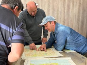 Vidal continúa su agenda de trabajo en Perito Moreno y encabeza recorrida por el Río Fénix para ordenar el uso del agua