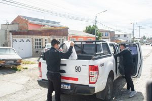 Se realizó un operativo de entrega de guardapolvos kits escolares para acompañar a las familias