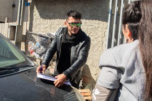 Se realizó un operativo de entrega de guardapolvos kits escolares para acompañar a las familias