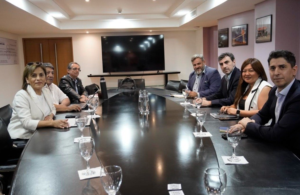 Santa Cruz avanza en estrategias de formación y empleo para jóvenes