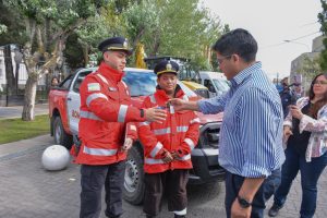 Claudio Vidal entregó vehículos y maquinaria para fortalecer servicios comunitarios e infraestructura