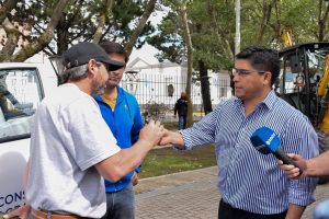 Claudio Vidal entregó vehículos y maquinaria para fortalecer servicios comunitarios e infraestructura