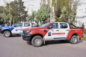 Claudio Vidal entregó vehículos y maquinaria para fortalecer servicios comunitarios e infraestructura