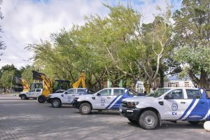 Claudio Vidal entregó vehículos y maquinaria para fortalecer servicios comunitarios e infraestructura