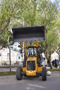 Claudio Vidal entregó vehículos y maquinaria para fortalecer servicios comunitarios e infraestructura