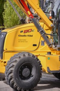 Claudio Vidal entregó vehículos y maquinaria para fortalecer servicios comunitarios e infraestructura