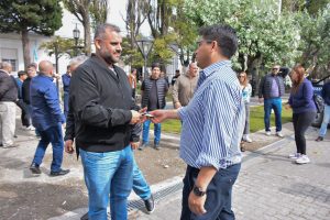 Claudio Vidal entregó vehículos y maquinaria para fortalecer servicios comunitarios e infraestructura