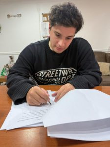 Santa Cruz impulsa el deporte: acompañamiento provincial al nadador Matías Díaz Hernández