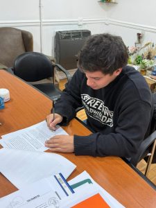 Santa Cruz impulsa el deporte: acompañamiento provincial al nadador Matías Díaz Hernández