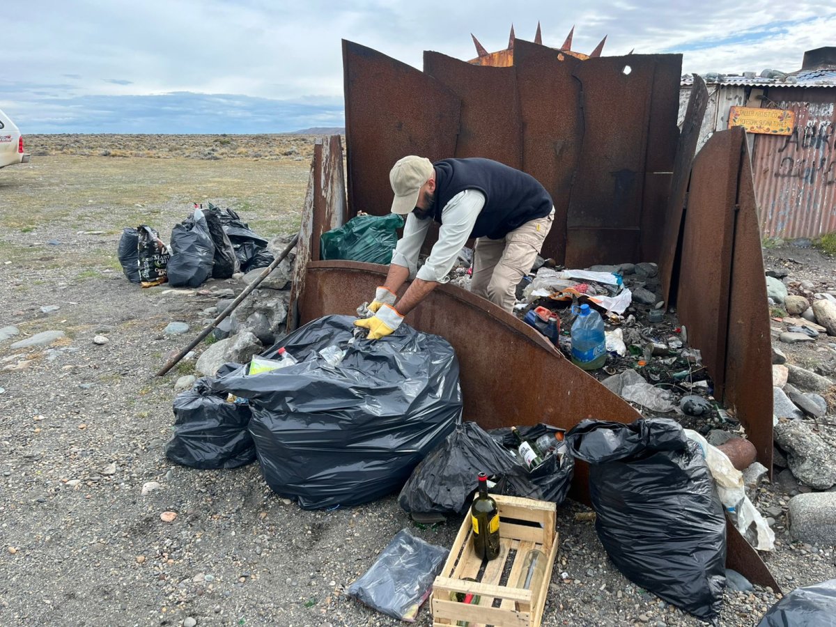 Cabo Vírgenes: El Consejo Agrario Provincial continúa con las tareas de limpieza para preservar nuestra reserva costera