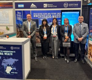 Santa Cruz se posiciona en PDAC con la inauguración del stand de FOMICRUZ
