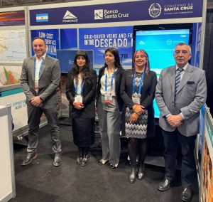 Santa Cruz se posiciona en PDAC con la inauguración del stand de FOMICRUZ