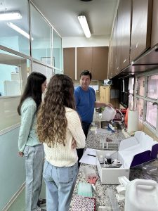 El CAP recibió a estudiantes de veterinaria en el laboratorio de sanidad animal