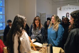 MAEM: Inauguró la muestra “Miradas contemporáneas 2026: casa viva – del fuego al cuerpo”