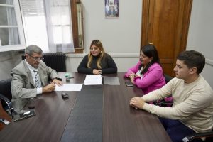 Se concretó la firma de un convenio de cooperación entre Desarrollo Social y Santa Cruz Puede SAU