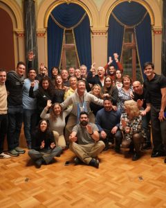 Santa Cruz participa del traspaso del Mundial de Natación en Aguas Frías 2028 en Finlandia