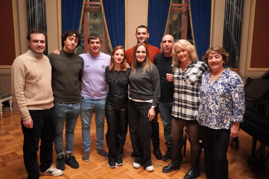 Santa Cruz participa del traspaso del Mundial de Natación en Aguas Frías 2028 en Finlandia