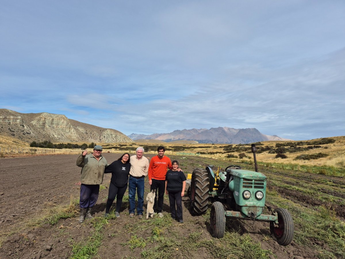 Los Antiguos: El Álamo es una chacra familiar que crece con trabajo y producción