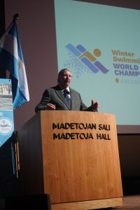 De Finlandia a El Calafate: realizaron el  traspaso de bandera de The Winter Swimming World Championship
