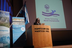 De Finlandia a El Calafate: realizaron el  traspaso de bandera de The Winter Swimming World Championship