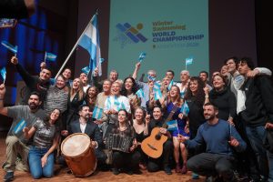 De Finlandia a El Calafate: realizaron el  traspaso de bandera de The Winter Swimming World Championship