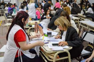 Docentes de Santa Cruz accedieron a más de mil cargos en los Actos Públicos de Ofrecimiento