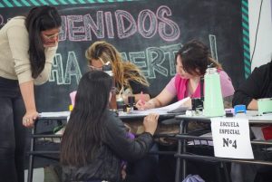 Docentes de Santa Cruz accedieron a más de mil cargos en los Actos Públicos de Ofrecimiento