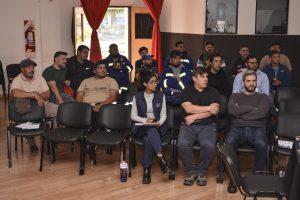 Trabajadores de Servicios Públicos se capacitan en sistemas de válvulas y control hidráulico