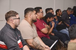 Trabajadores de Servicios Públicos se capacitan en sistemas de válvulas y control hidráulico