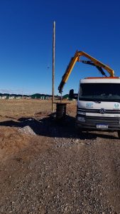 Perito Moreno: Servicios Públicos amplía la red eléctrica en el barrio Industrial