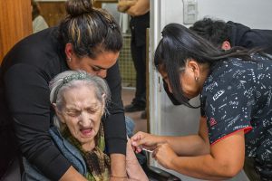 Realizaron jornada de vacunación antigripal en la Residencia Zumalacarregui