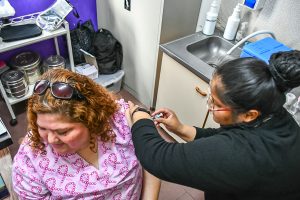 Realizaron jornada de vacunación antigripal en la Residencia Zumalacarregui