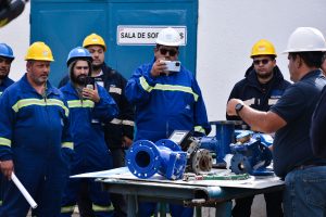 Finalizó el seminario en sistemas de válvulas y control hidráulico para trabajadores de Servicios Públicos